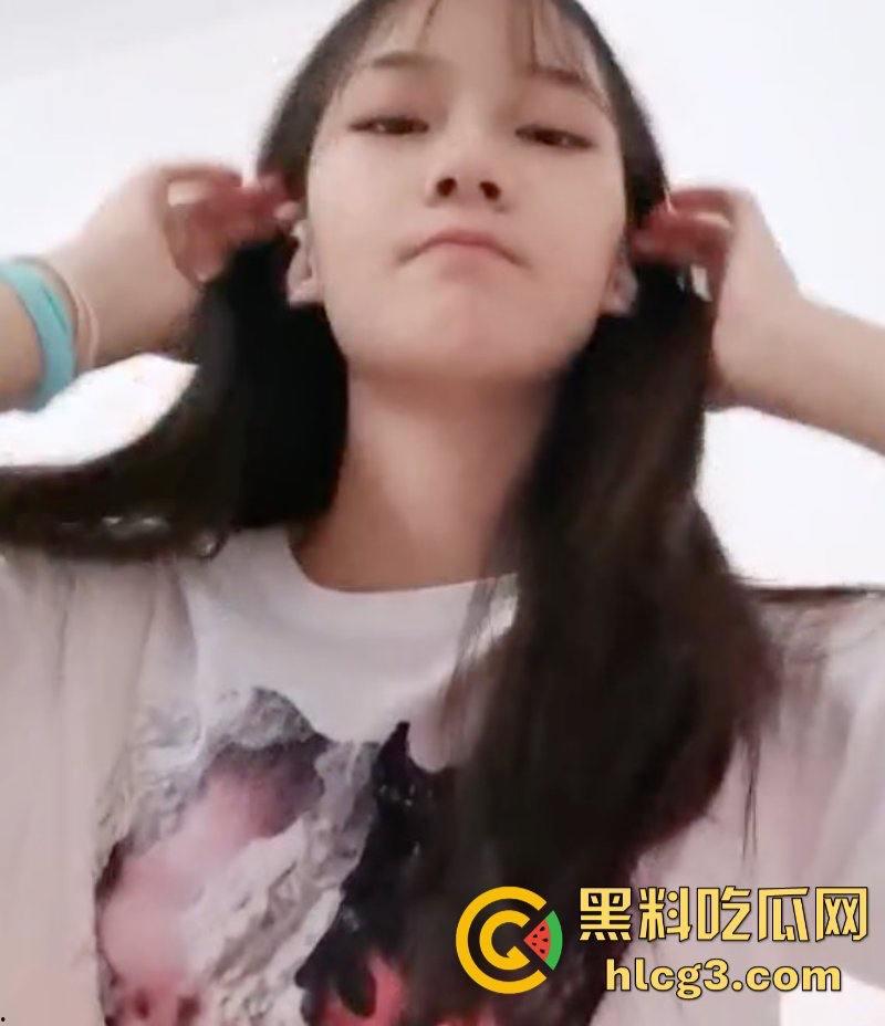 云南昆明工业职业技术学院母狗【杨佳慧】舞蹈生身材裸聊自慰被曝光！-2