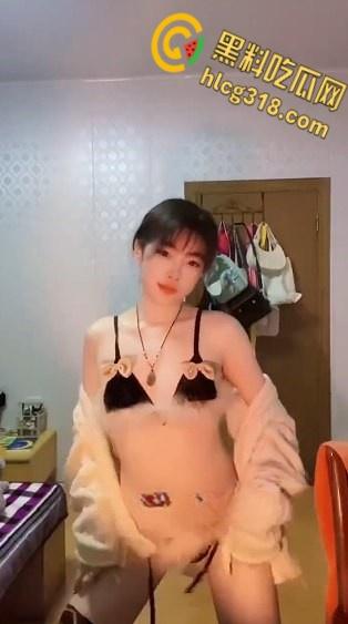 推特颜值网红【子子喜】，完美露脸脱衣裸舞， 性感美乳微毛嫩穴，福利姬中的极品 !-6