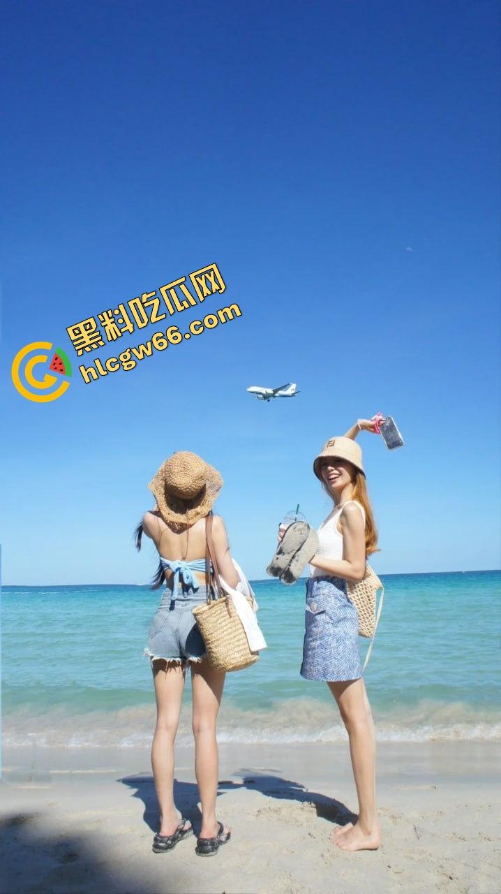 四川泸州双飞巅峰现场曝光，网红脸姐妹花主动献逼叠罗汉，一晚连干七次，猛男操疯成神！-4