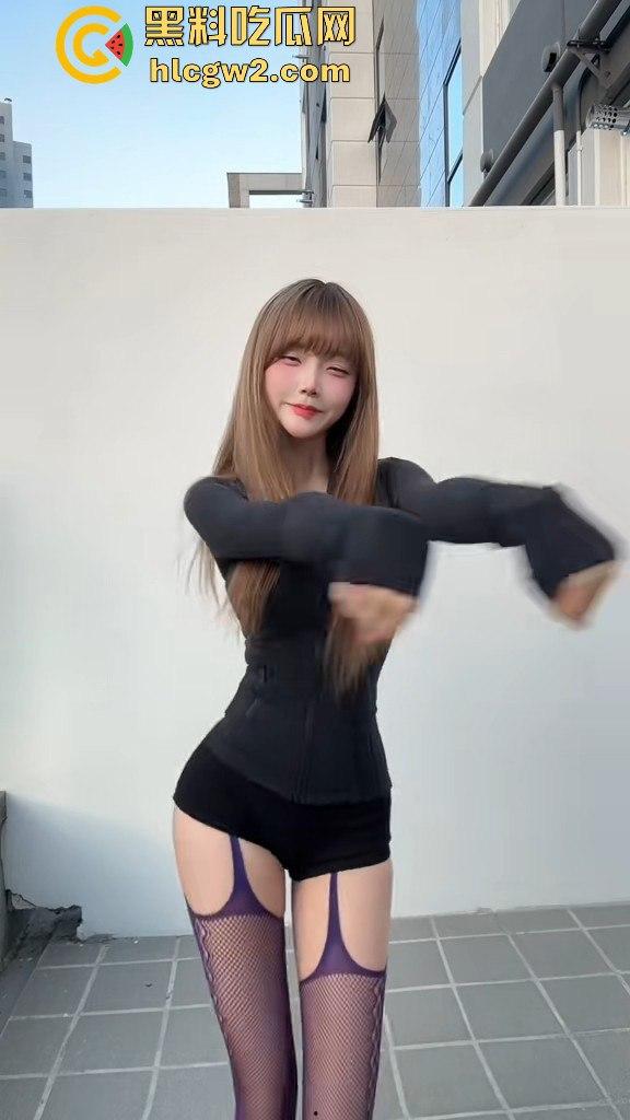 抖音222万粉丝女神【ciu7】不雅自拍外泄！19岁韩国留学生S型身材太撩人，蜂腰翘臀巨乳让人沦陷！-3