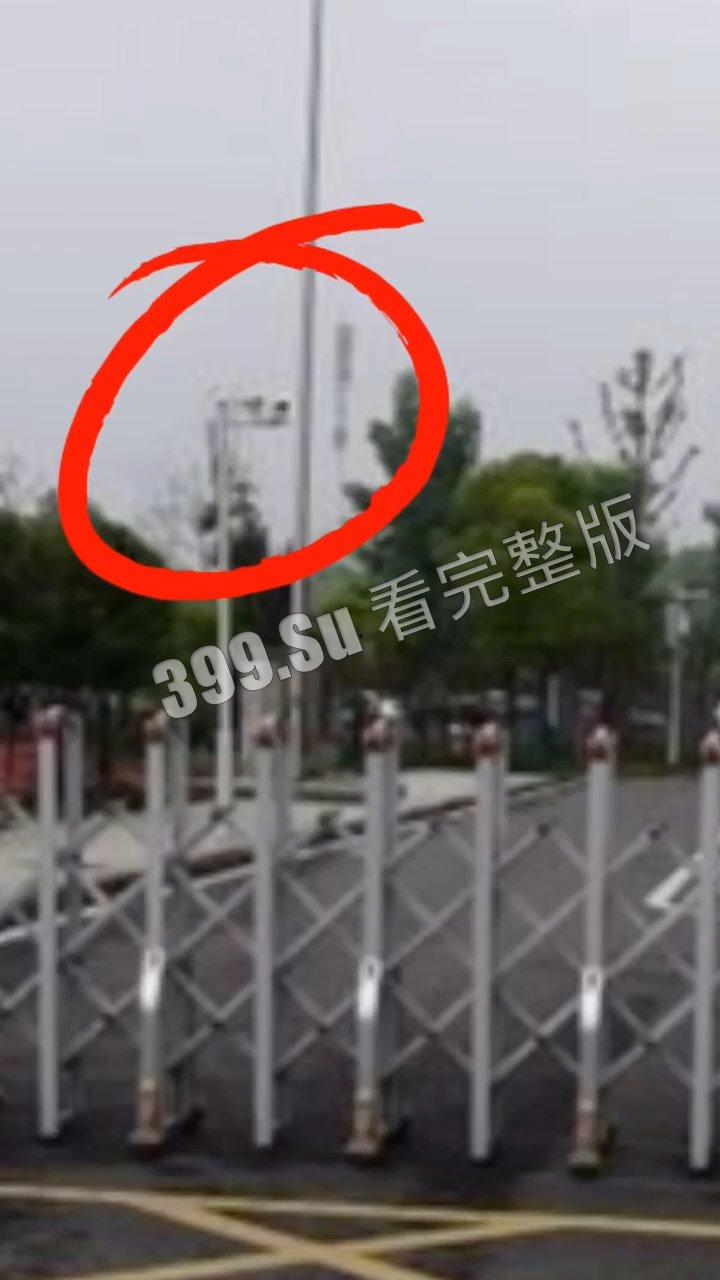 5.23 武汉汉阳弘桥小学  七岁孩子在校内遭老师开车碾压 后脑都压没了 校方拒绝提供监控 集体失声 家长集体讨说法-6