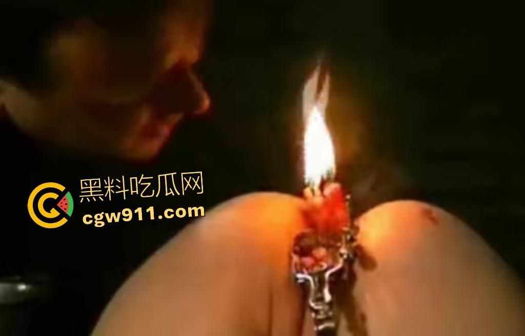 欧美女子猎奇玩法！双洞扩张开阴，点燃蜡烛滴阴道，火辣痛爽交织，火烧得越大，逼越爽！-7