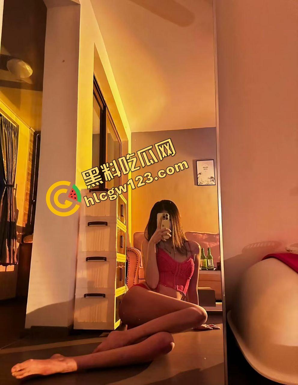 西南中专语文老师【范颖】办公室直播脱光光，一边讲一边到高潮，奶头都站起来了！-3