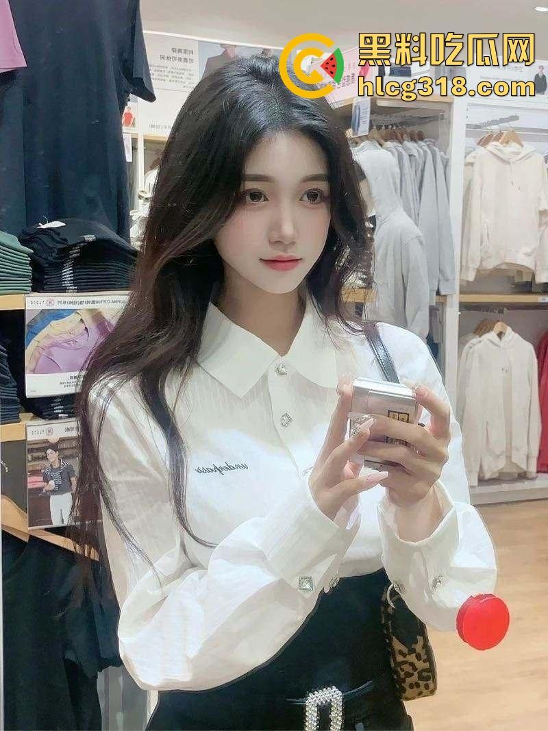 你还以为高端外围豪车天生紧？全靠阴道收缩术收成死夹货，富哥上手就说一根手指进去都得抹油！-4