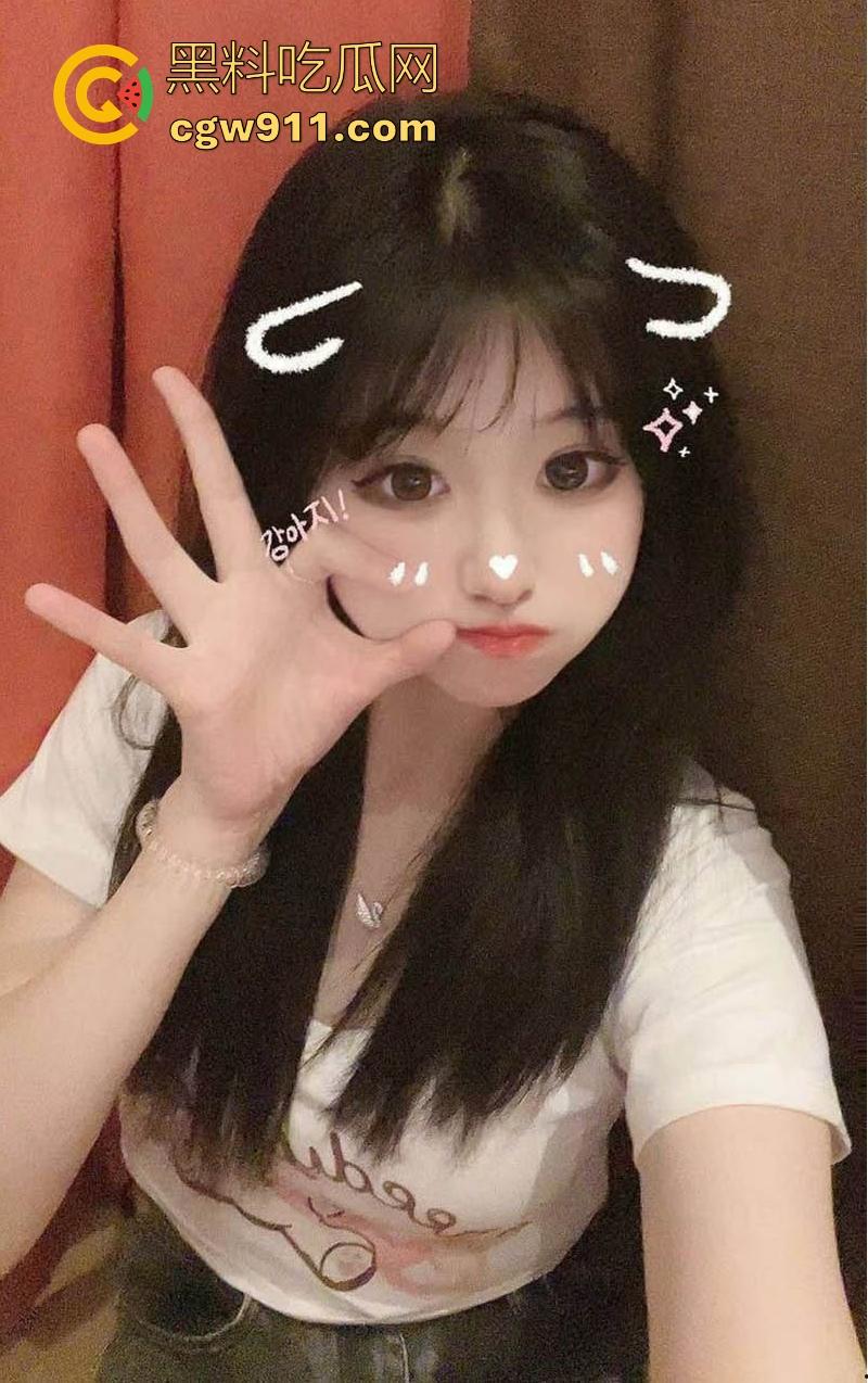 重庆工商大学可爱小萝莉【李嘉雯】与男友激情床战视频曝光，无套狠操骚穴，深喉口交浓精灌嘴，骚得一批！-3