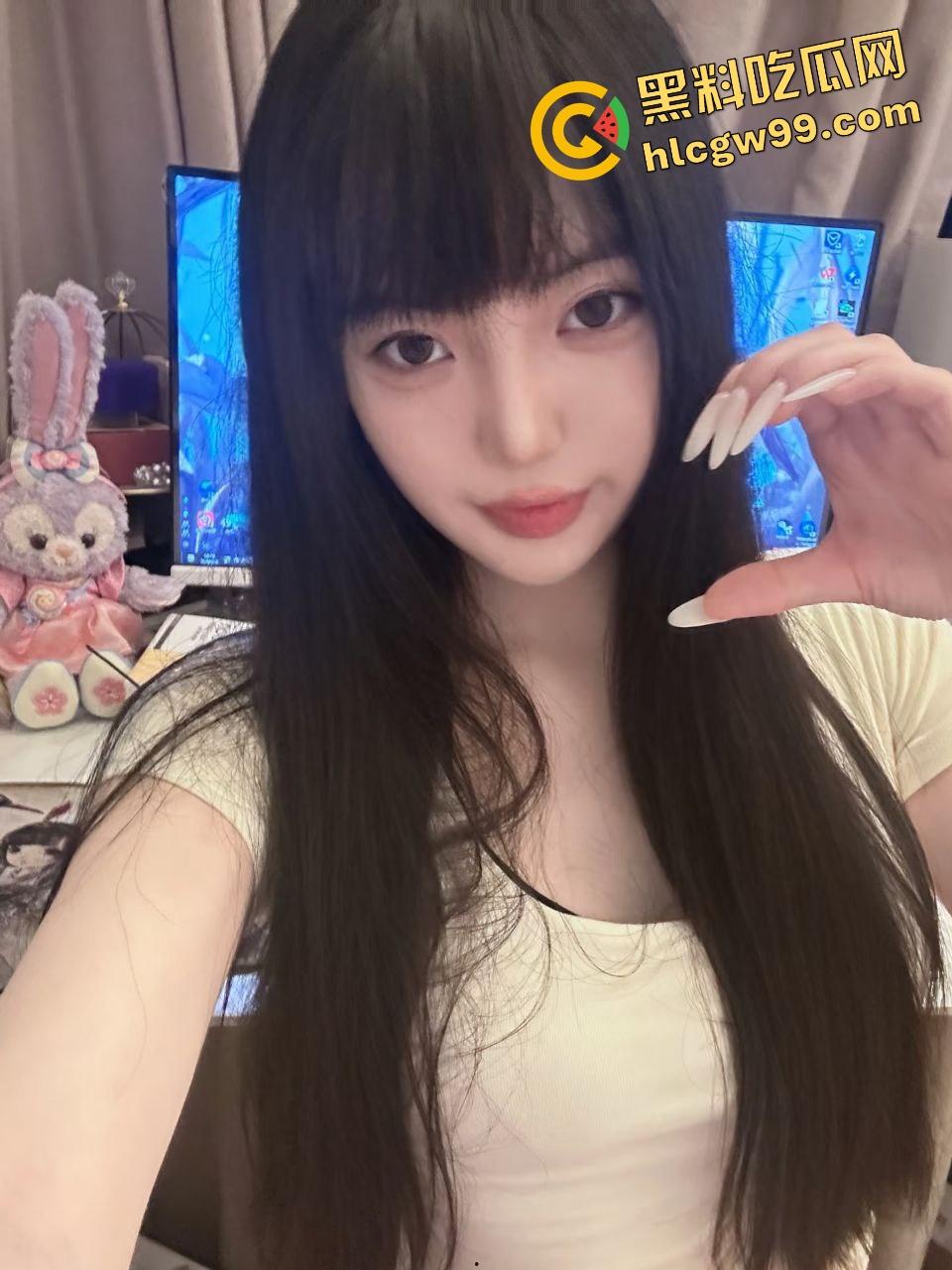 山西艺术职业反差骚鸡【苏冰思】饥渴了在无人宿舍露奶，情趣内衣被炮友后入爆干！独家曝光流出！-2