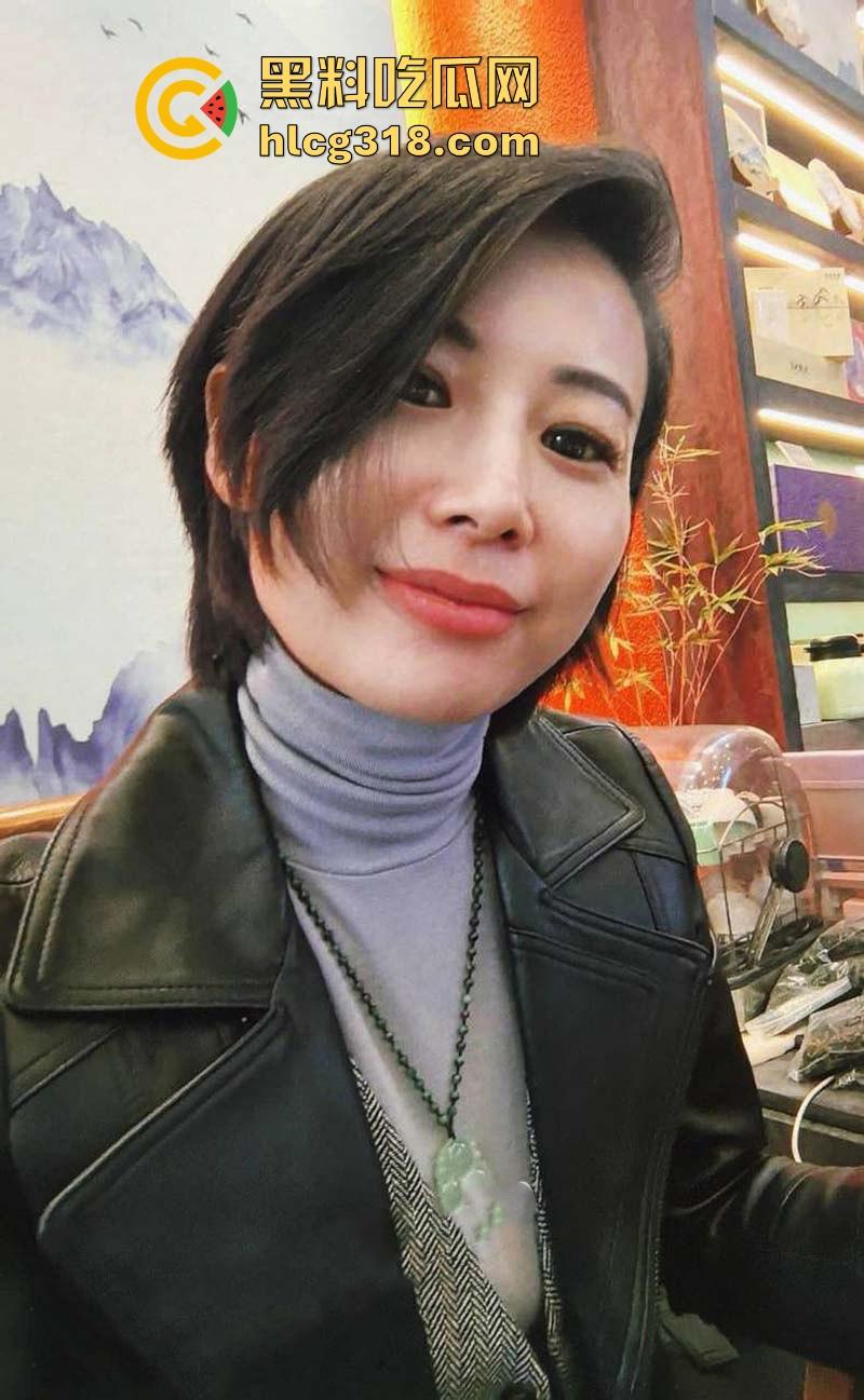 浙江极品人妻【王权怡】性爱视频曝光！短发熟妇在线约炮，淫水狂流骚态诱人，骑乘榨精浪叫声不断！-5