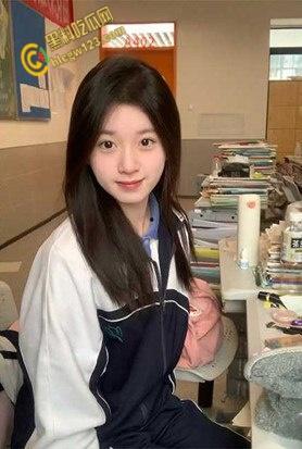 巴中00后嫩妹【陈佳钰】出轨男友，小穴紧紧裹住大屌,没想到还是个处女 !-3