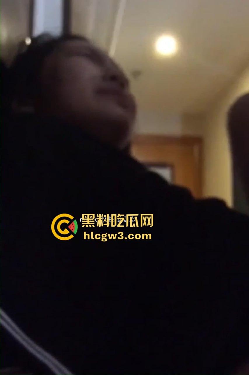 山东威海大学生情侣教室激情视频疯传！课桌上直接开干，分手后清纯妹子模样让人想起初恋！-8