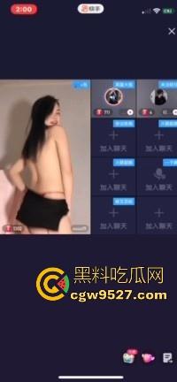 快手女主播新型擦边，脱衣跳骚舞，边脱边扭腰松垮极其挑逗，这都不封，属于是跟超管玩情趣了属于是！-9