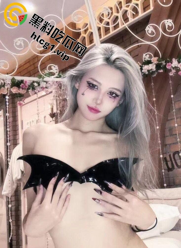 瓜友爆料！成都反差婊母狗生活照流出，这张脸蛋绝了，小母狗还真是诱人！-5