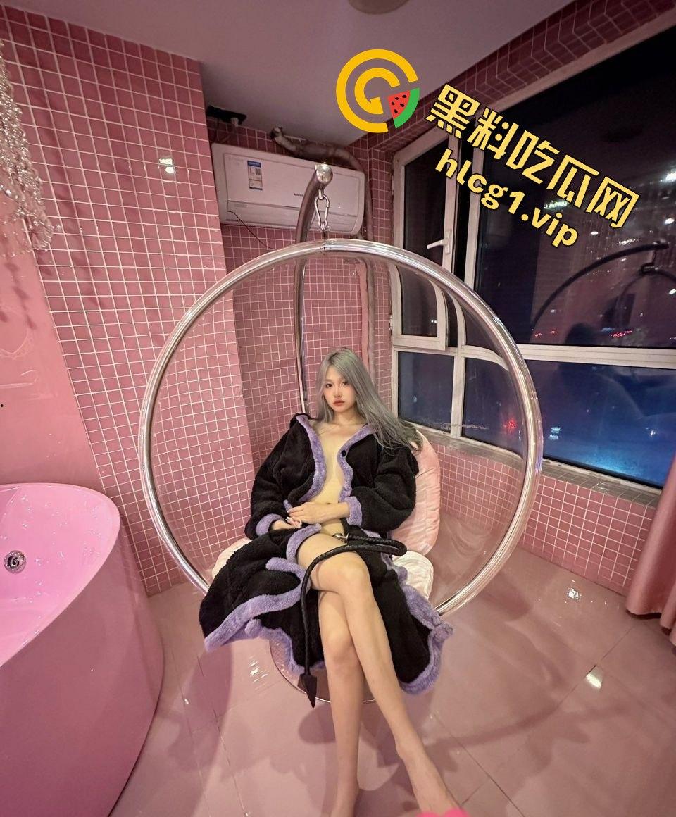 瓜友爆料！成都反差婊母狗生活照流出，这张脸蛋绝了，小母狗还真是诱人！-8