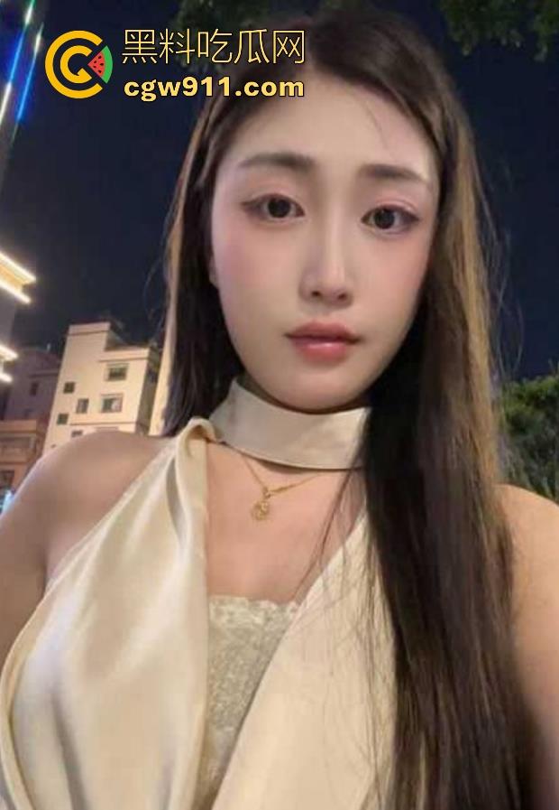 海角乱伦！偷情不锁门叫床被表妹发现，对镜跪舔后入内射，紧窄的骚穴把肉棒紧紧包裹，极其淫荡！-3