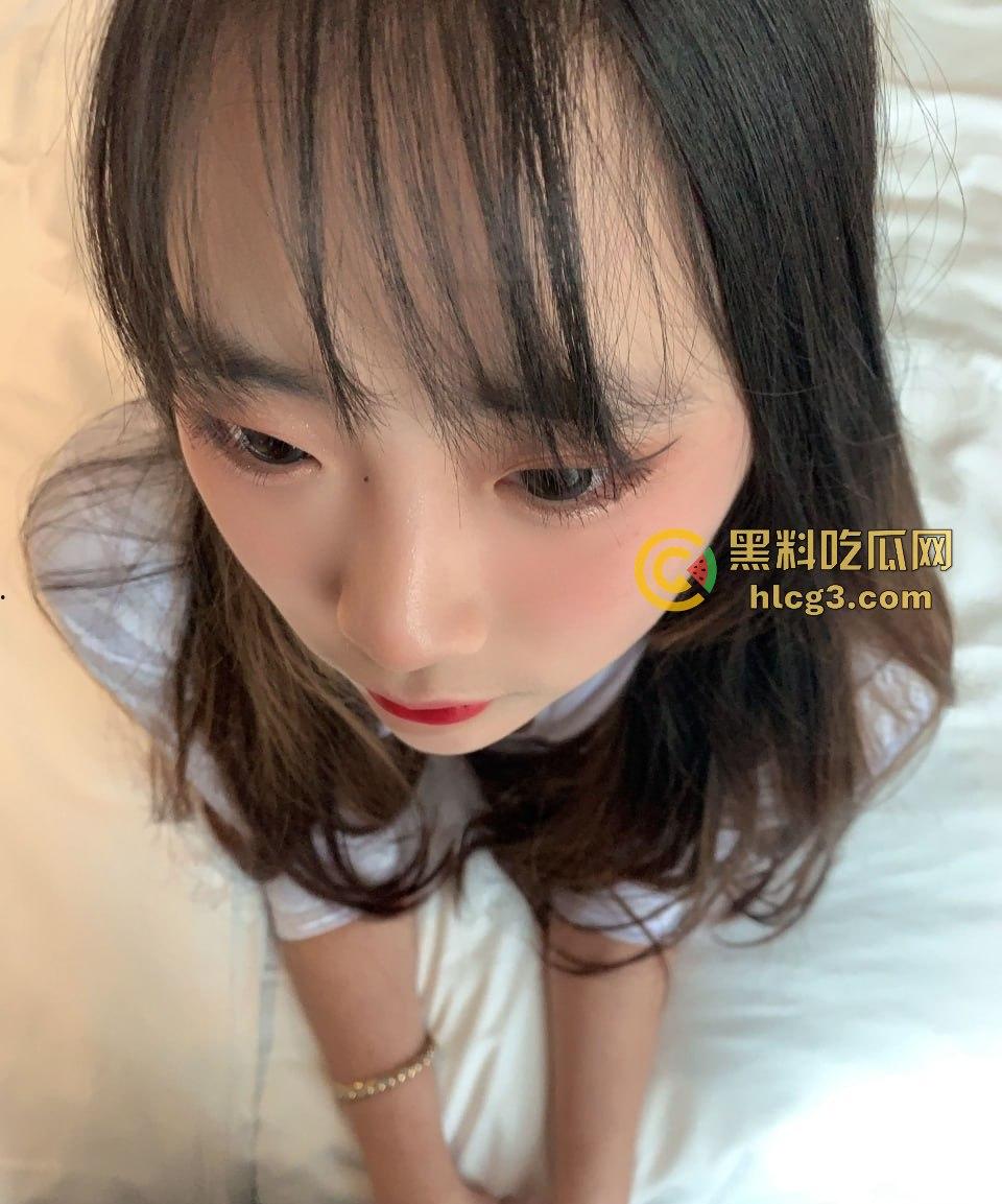 瓜友自曝：七夕惊艳体验！清纯重庆大二学妹约炮实录，抠逼时的无辜眼神，粉嫩乳房让人欲罢不能！-10
