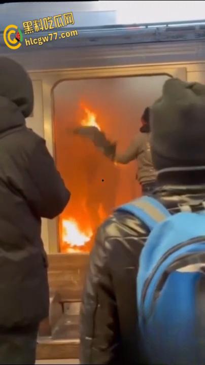 纽约地铁炼狱，危地马拉移民【塞巴蒂奥·萨佩塔 】纵火烧死女子，冷眼玩火震慑人性深渊！-6