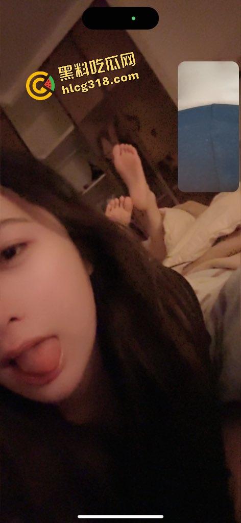 海角乱伦猛神灌翻姐夫偷操亲姐，现场里嫩逼狂抽给老公戴绿帽，浪姐骚洞喷浆嚎哭 我草亲姐给他戴绿帽子！-3