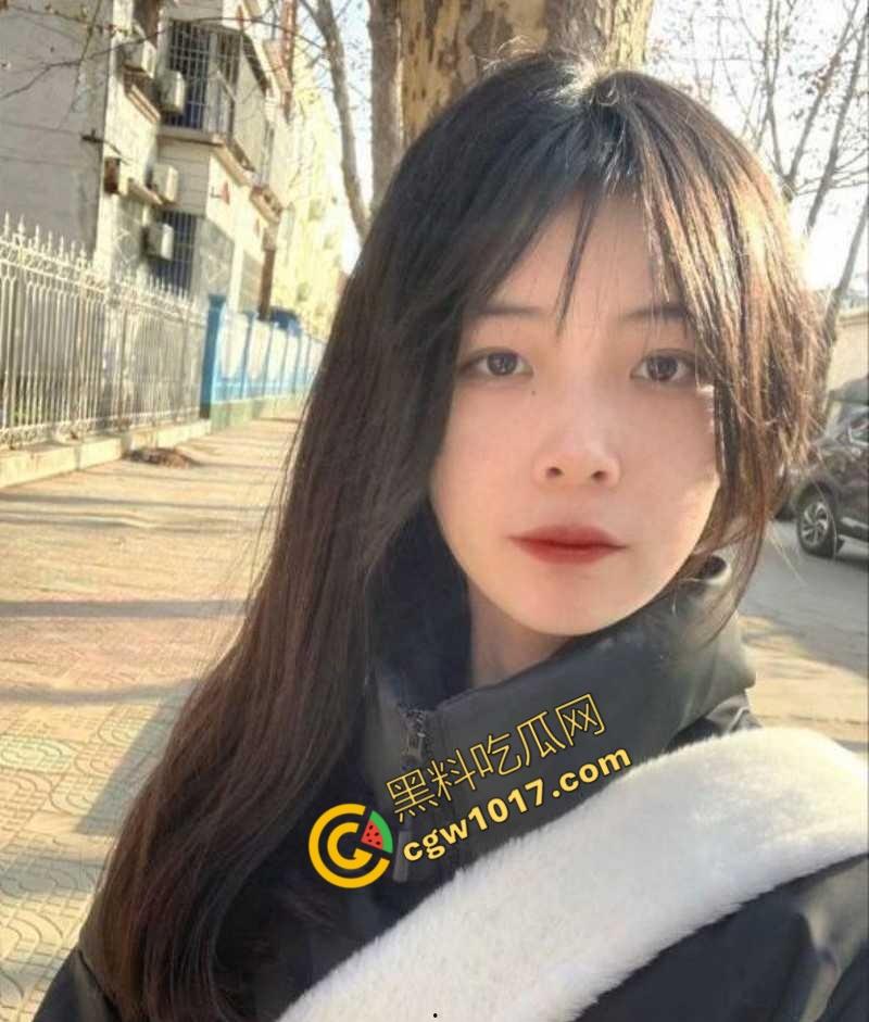 安徽合肥21岁清纯学生妹报复男友，网约激情遇大屌炮友，跪地口交浓精颜射敷脸，淫靡画面刺激至极！-1