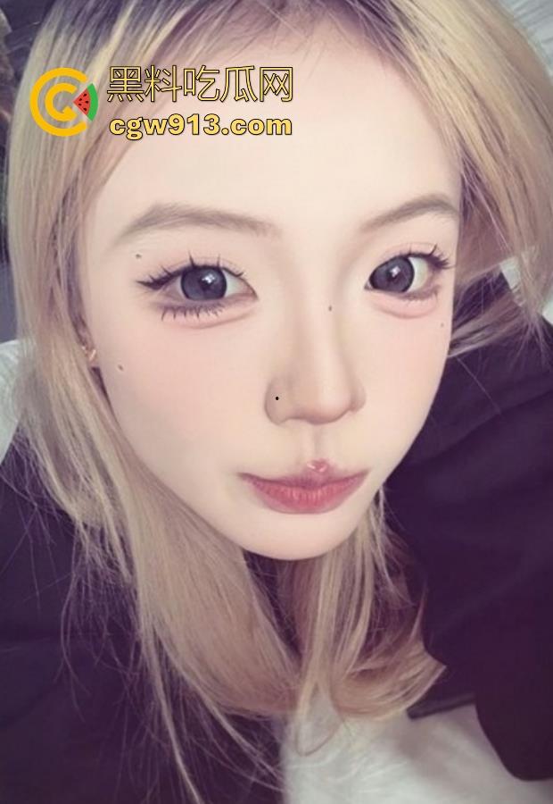 广东工商学院【沈宇希】约炮视频曝光，性感学姐被按在胯下疯狂抽插，插得直反白眼，淫水直流还不满足！-1