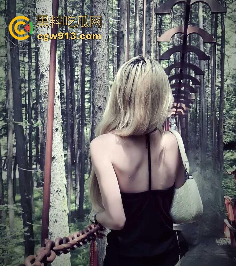 广东工商学院【沈宇希】约炮视频曝光，性感学姐被按在胯下疯狂抽插，插得直反白眼，淫水直流还不满足！-4