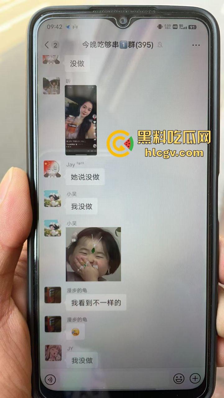 清远抖音小网红【糖糖烧烤地摊造】现场被抓奸，裤子脱光还喊我真的没做！-6