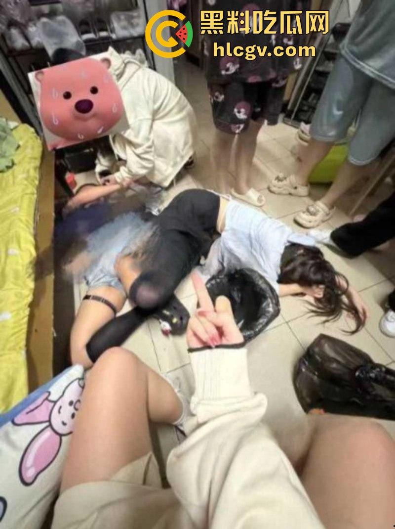 浙江育英职业技术学院 网络营销与直播电商24级【邹忱诺】课堂宿舍摸奶舔逼视频-13