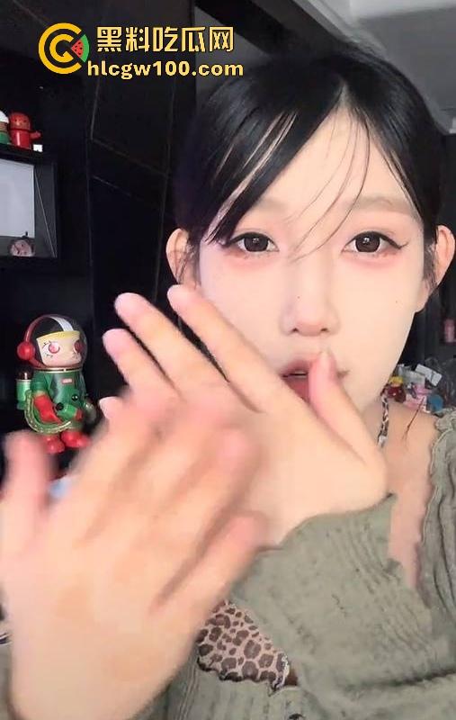 抖音反差母狗【王圆圆】骚气舞蹈视频流出，蕾丝透明装扭的真骚。-5