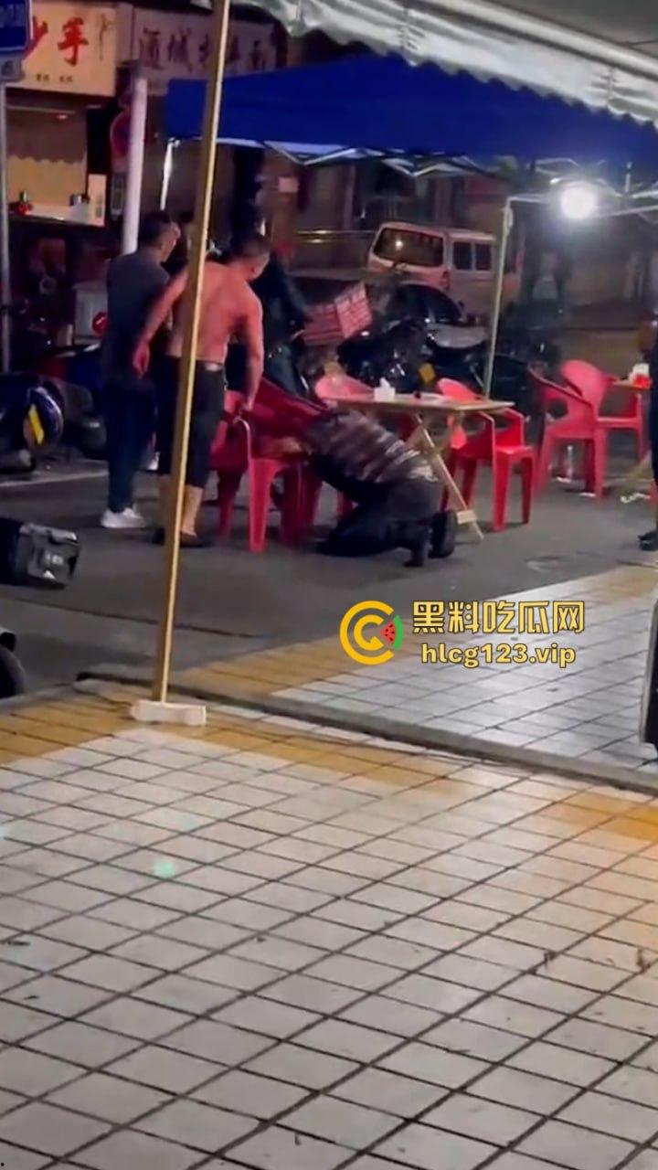 广汉街头惊现小红人 两男子酒后互砍专往脑袋上砸 血都要流干了-1