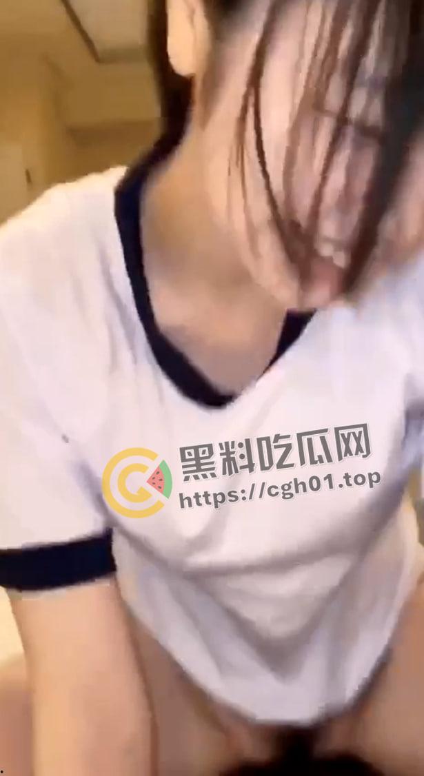 网盘重磅流出！高中萌妹的初体验 校服这不比丝袜还加攻速-3