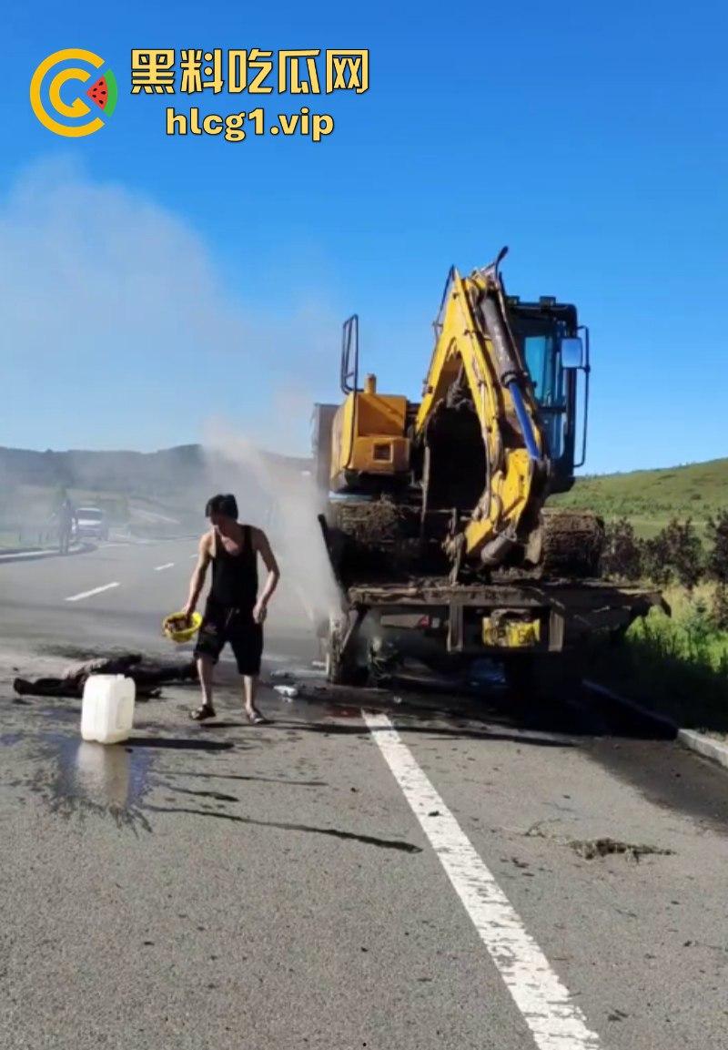 救火轮胎爆炸 内蒙古兴安盟科尔沁右翼前旗三岔镇把挖机师傅给炸懵逼了！-3