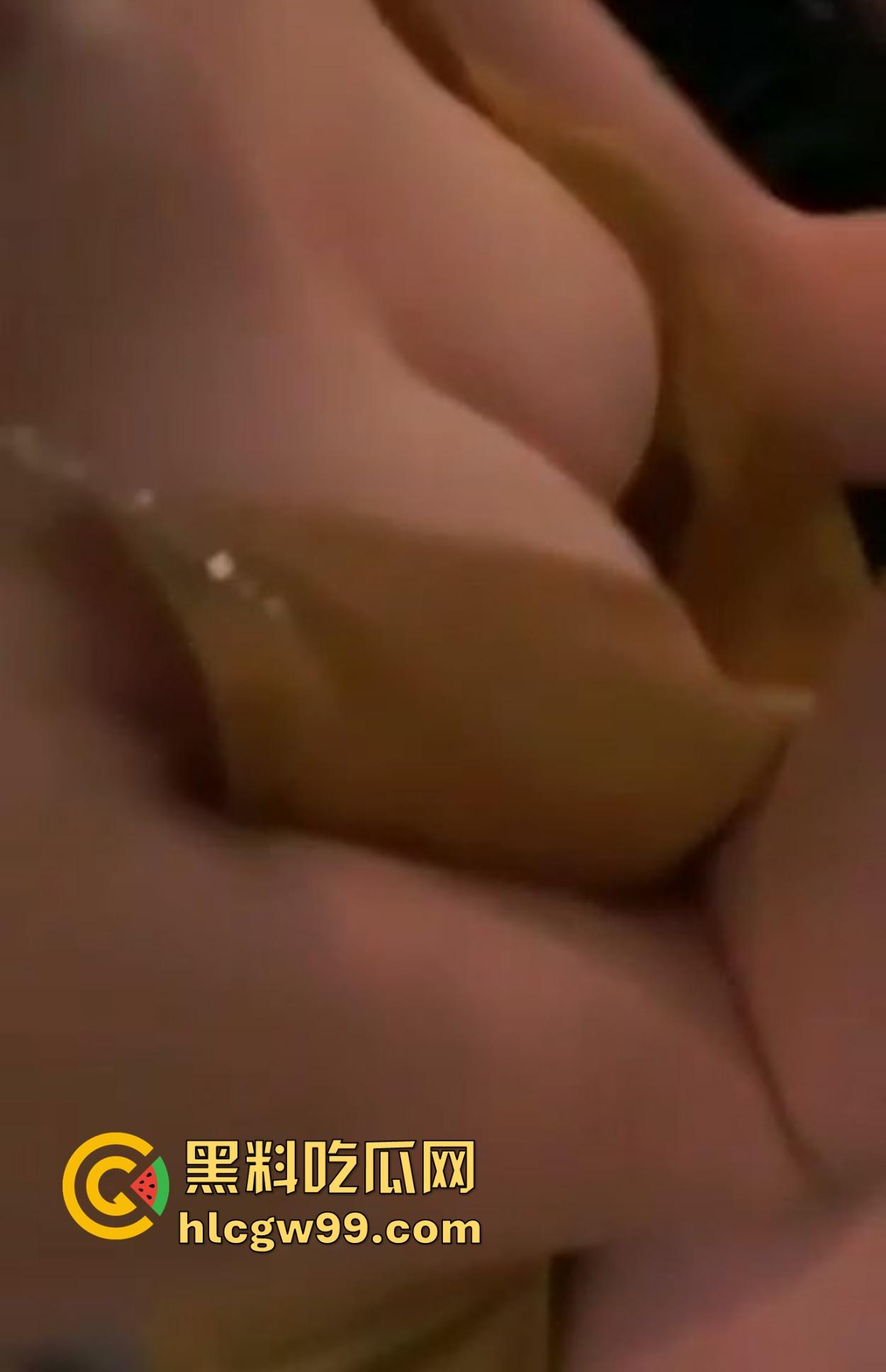 什么地方让你忘掉烦恼？酒不醉人自醉，聊天还能顺便射在大腿上，掏胸给你看还不报警，真是致富的终极动力！-2