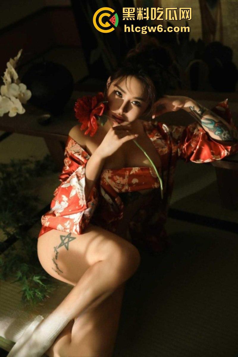 全网500万粉网红【宋昱欣】93年臀神微密圈福利与打乳钉视频 炸裂巨乳令人心动-17