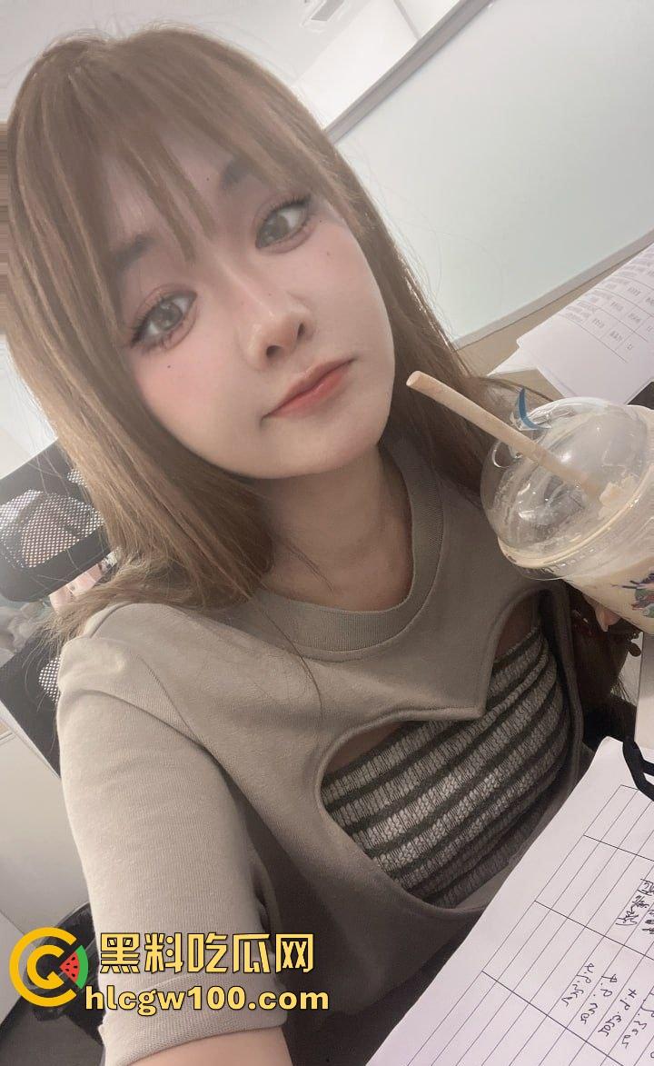 石家庄少妇文员『熊可心』桌上揉穴喷淫水湿透桌面，大奶子又软又白，老板欲火焚身直接腿软！-1