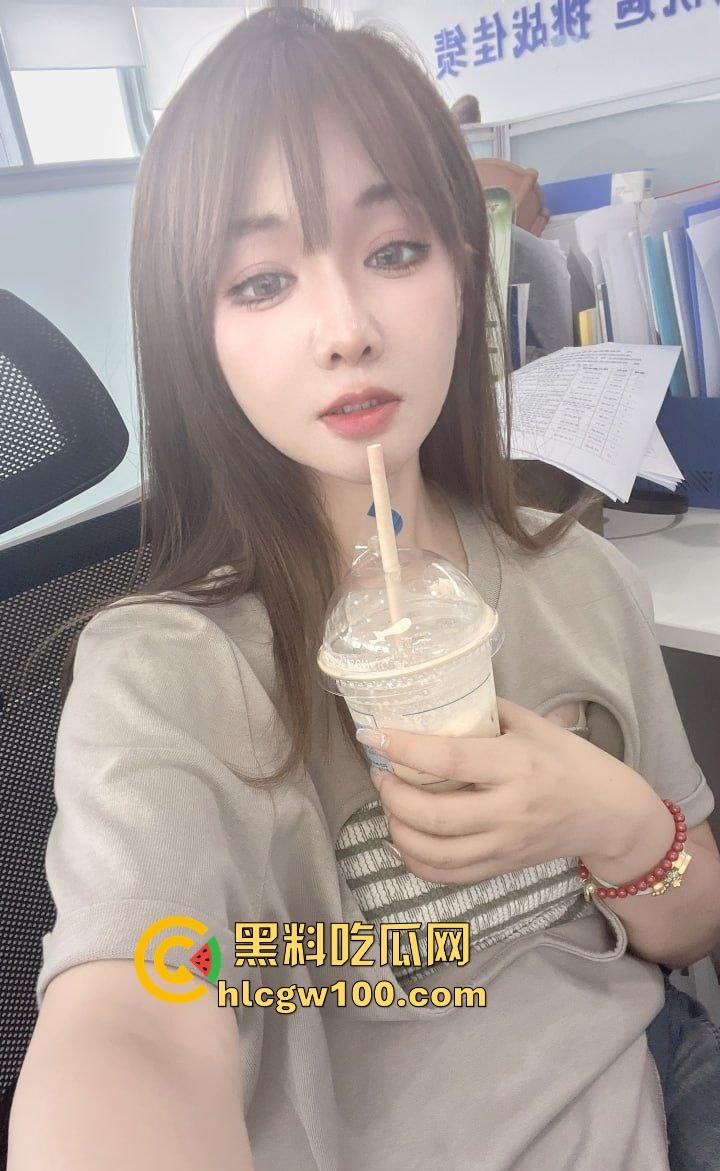 石家庄少妇文员『熊可心』桌上揉穴喷淫水湿透桌面，大奶子又软又白，老板欲火焚身直接腿软！-7