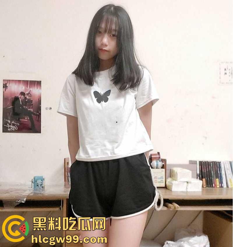 19岁清纯高中女学妹【罗玲玲】露点视频曝光，娇嫩酮体无限诱惑真是只反差小母狗！-1