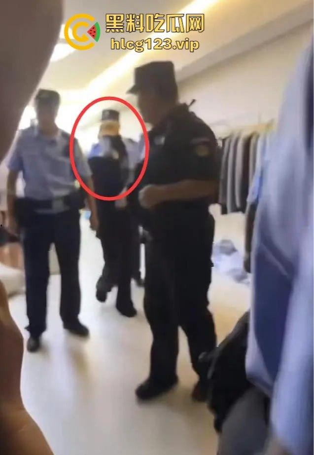 河南夏邑原配抓小三【双双】，丈母娘亲自上阵调解，女婿出轨场面一片混乱，小三真容曝光后抖音销号！-19