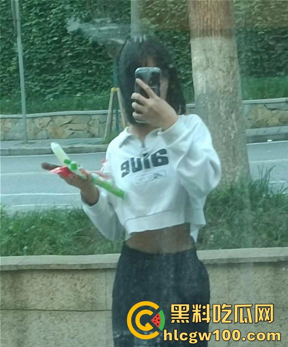 重庆江津职教06年幼师『刘媛』大尺度流出！裸聊自慰拍到拉尿环节，稚嫩鲍鱼怼镜头，狼友隔屏想舔逼！-5