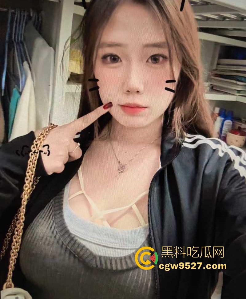 辽宁工商学院高颜值大学生【刘慧慧】高校的耀眼校花，肤白貌美，身材火辣，被富二代包养随意玩弄调教！-8