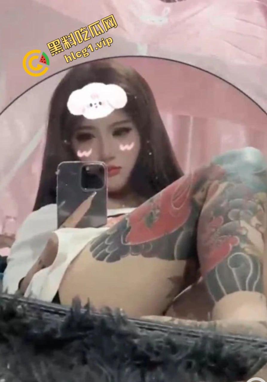 抖音网红精神小妹『还能抱你吗』多人约炮视频曝光！高颜值纹身妹子与多名精神小伙激情放纵！-7