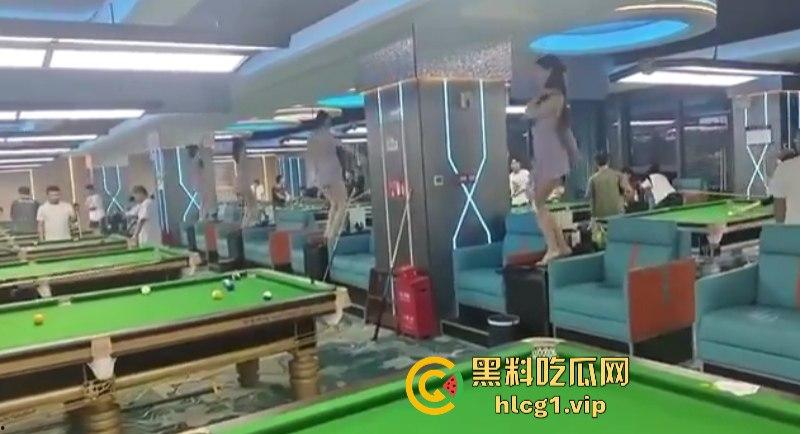 台球厅都这么卷！夜店做梦也想不到 抢他生意的竟然是台球厅 还有黑珍珠！-9