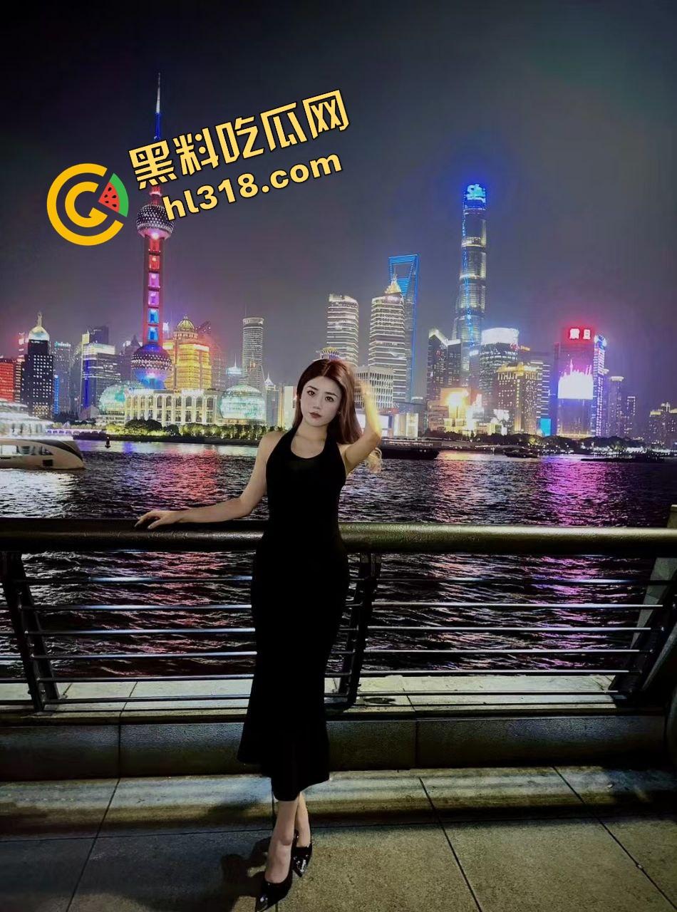 极品少女1V7大战现场，全程轮番吞精液，挨个排队撸管喂射她嘴里，都说没见过这么耐操的母狗！-6