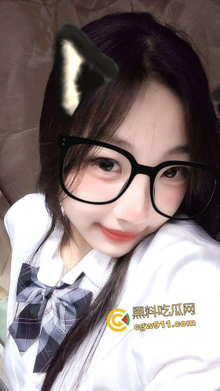 闽南师范大学24级母狗【陈金圣】，在家洗澡自录喷水，骑乘巨屌，酒店捆绑深喉，嫩穴被操到红肿！-1