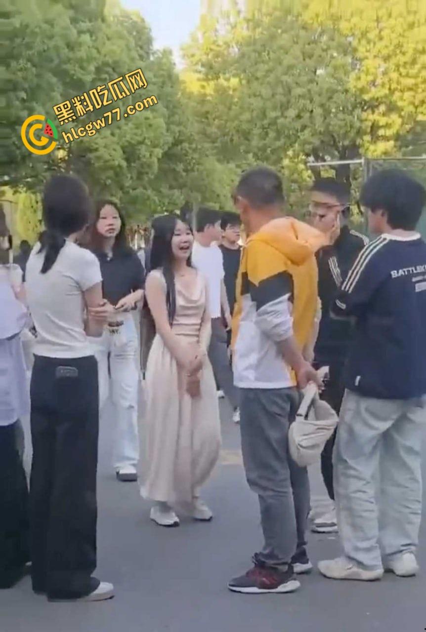 滁州学院渣男花心翻车，女友当众耳光伺候，360度捉奸现场嗨爆全网！-3