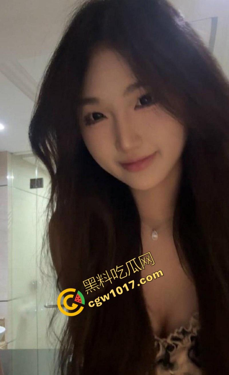 北京极品大学美女与富二代激情狂欢，樱唇深吞粗屌，富二代玩弄狗链，肏得她淫水横流，欲望无限！-4