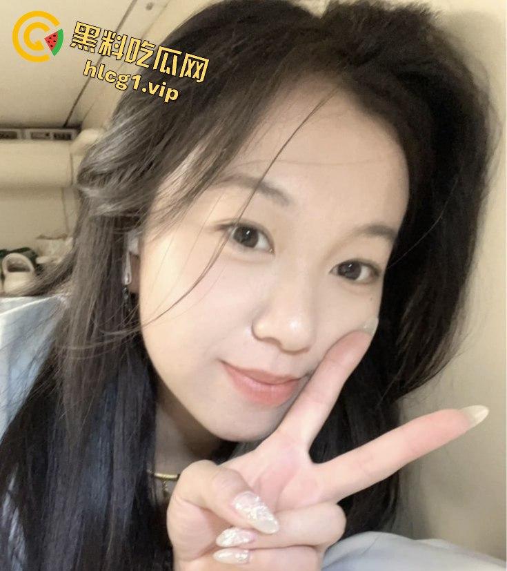 火车硬卧激情调教！女友当众玩弄自慰棒，场面劲爆让人屏息！-10