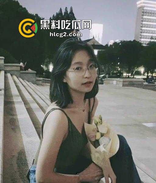 上饶师范学院反差婊『苏若琳』和猛男四眼卷毛男友开房 猛烈后入 激情爆操视频流出-3