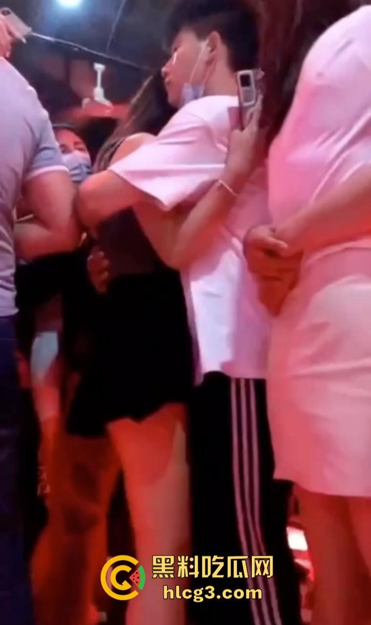 “十元一摸”成都夜生活的性故事 现在知道莎莎舞是怎么玩的了吧!不行了!扶我去成都-3