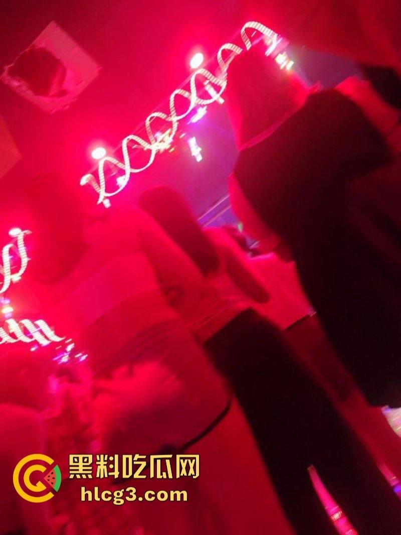 “十元一摸”成都夜生活的性故事 现在知道莎莎舞是怎么玩的了吧!不行了!扶我去成都-6