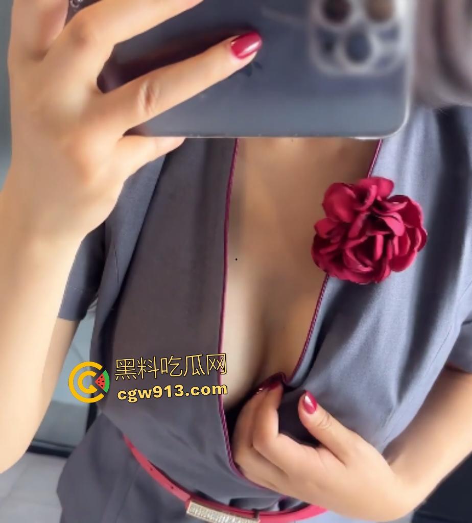 国内大奶博主【andmlove】，空姐制服肉灰丝足交金主，钻石塞臀被中出肥臀，金主鸡巴射完立马软！-2