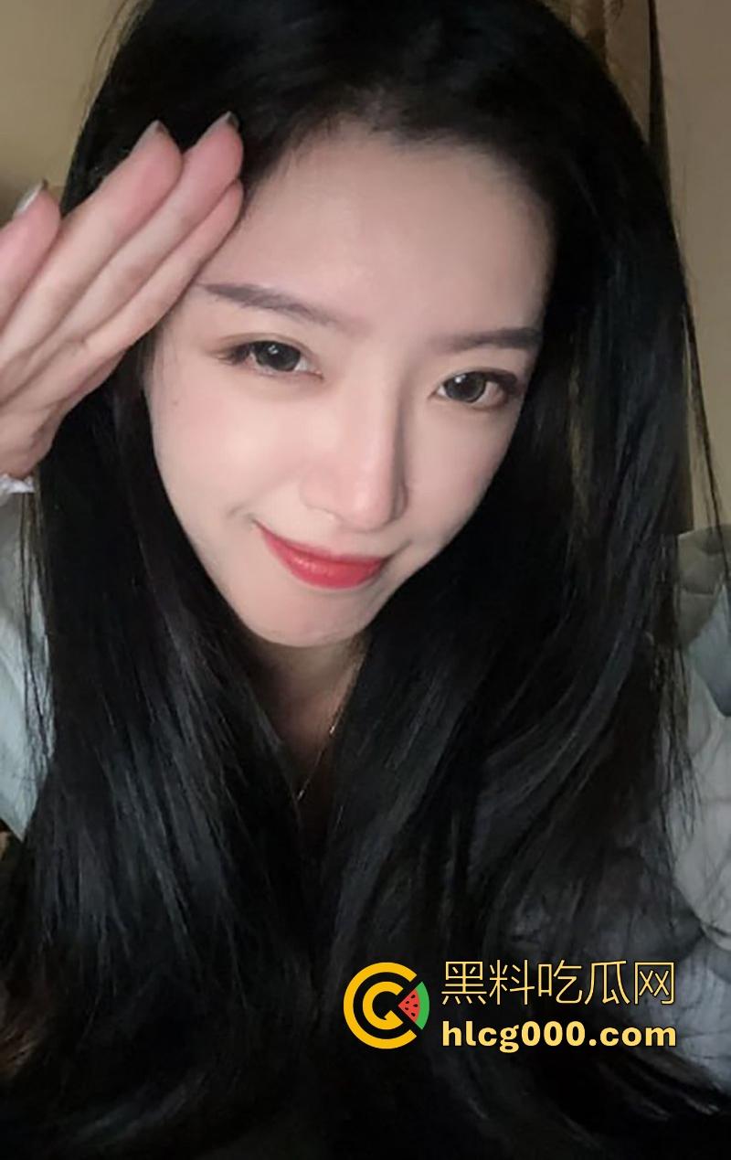 广州大学性感学妹【林依莲】约炮同城大屌弟弟玩内射，朋友圈里几乎睡个遍，彻底颠覆清纯形象！-1