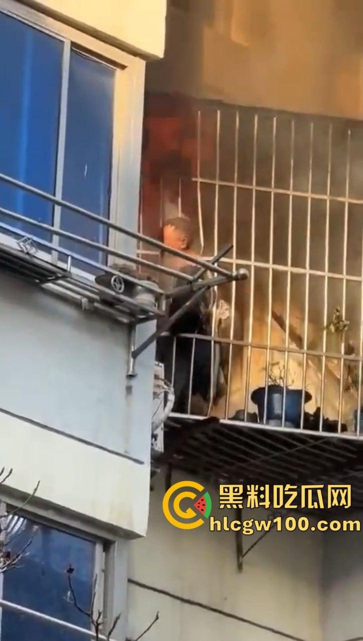 天塌了！南太湖突发噩梦级火灾！某小区瞬间变 “火场”，一死一伤，火光浓烟惊煞众人-5